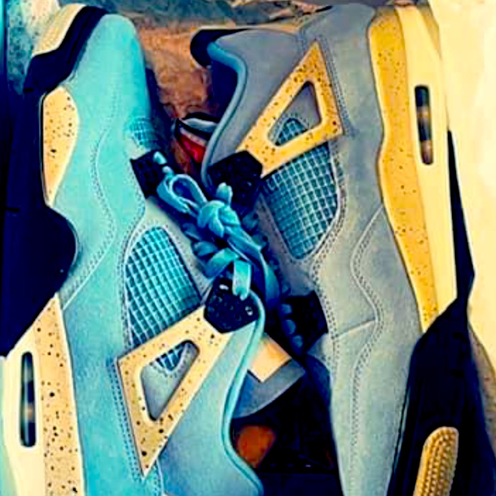 Size 7 men Jordan 4 blues authentic